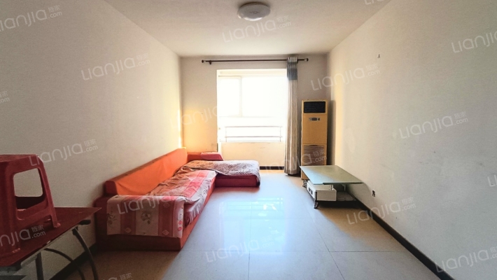 房子是中间楼层，全阳正规大两居，无遮挡-客厅