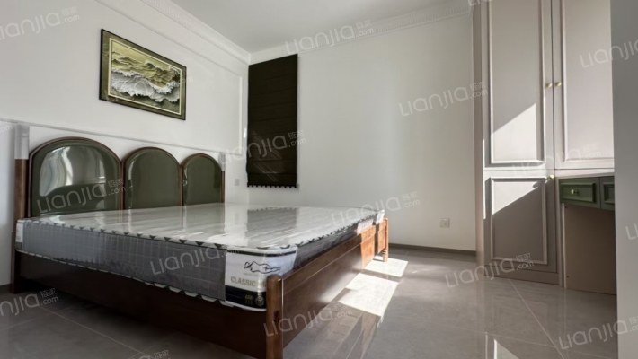 急售，精装未住。户型方正采光视野佳-卧室A