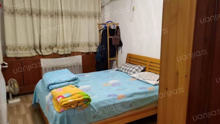 一梯两户，公摊小，交通便利，视野采光好。-卧室A