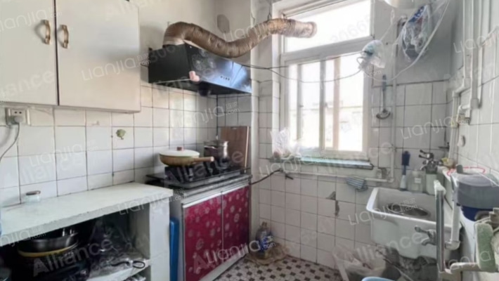 集中供暖一居室 采光好不是顶层-厨房