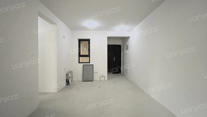 房子属于毛坯房，房主还没收房，工抵房-餐厅