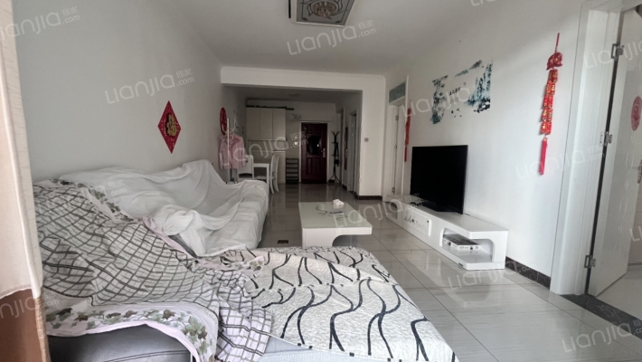 范阳路沿线 中装朝南两居室 出行方便 次新电梯房-客厅