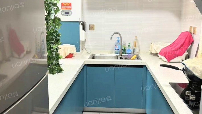 户型方正，电梯房中楼层， 小区环境优美 交通便利-厨房