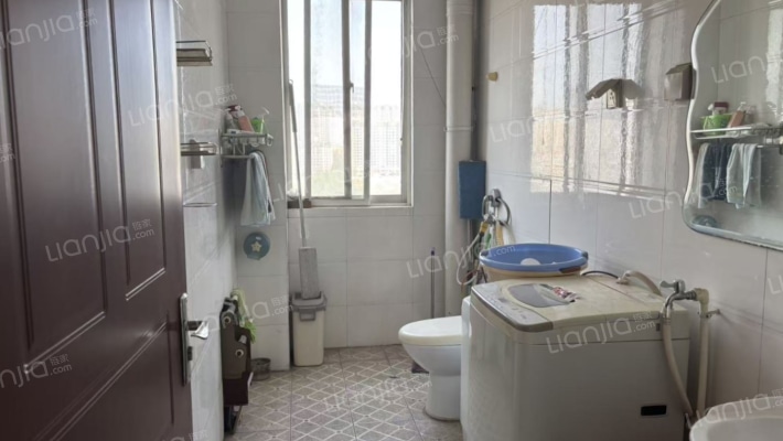 业主急售 出门既是德信公园 生活配套齐全 价格可议-卫生间A