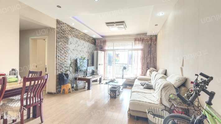 嘉茵苑二手房实景图