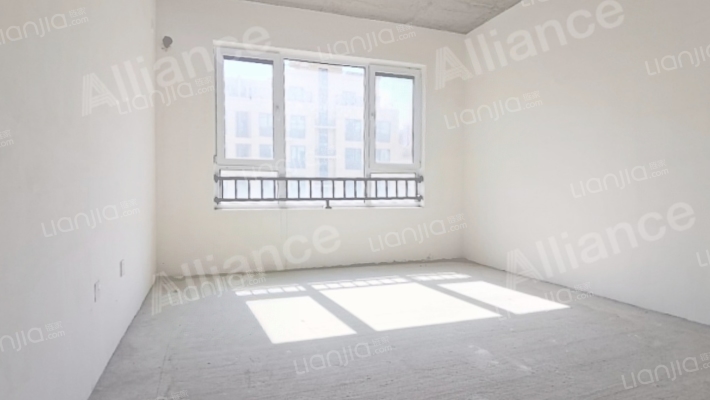 洋房南北通透三居室，中间楼层，诚心出售，价格可议-卧室A