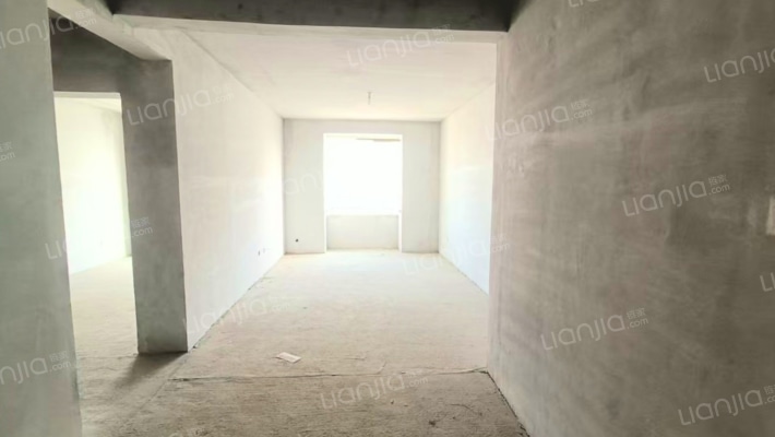 满二，两居室，集中供暖，采光好，优质房源！-客厅