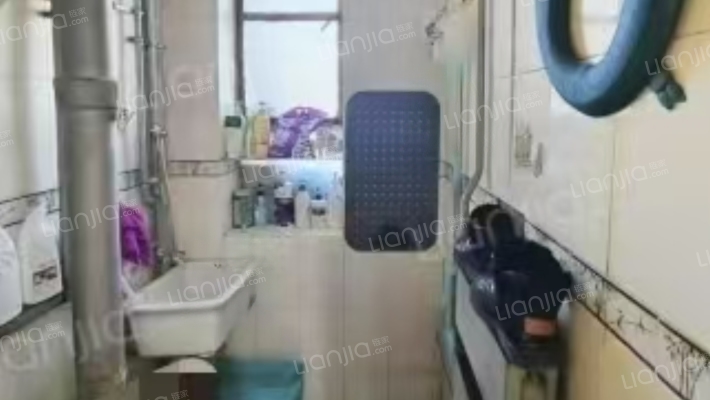 满五唯一南北三居室 总价低 2层-卫生间