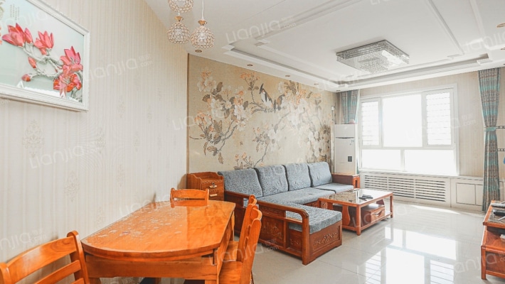 亚兴国际公寓  74.52平 精装 一室一厅 可贷款-餐厅