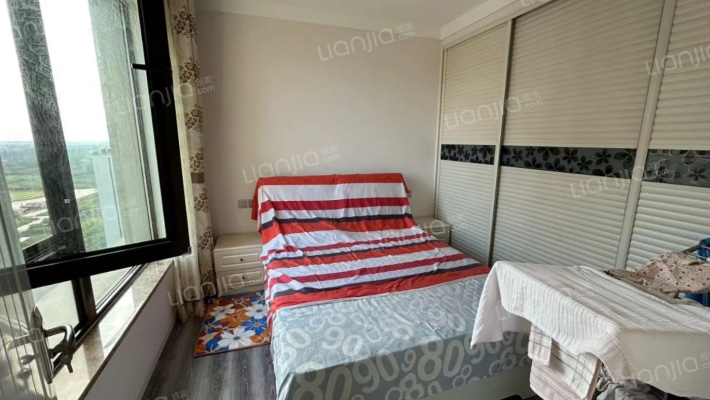 全阳小三居，自住标准，小区环境优美-卧室A