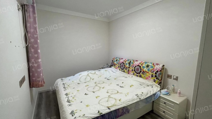 全阳小三居，自住标准，小区环境优美-卧室B