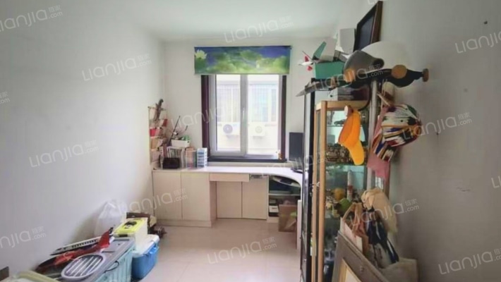 双塔区联合六号院 南北通透三居室，低楼层 精装修-卧室C