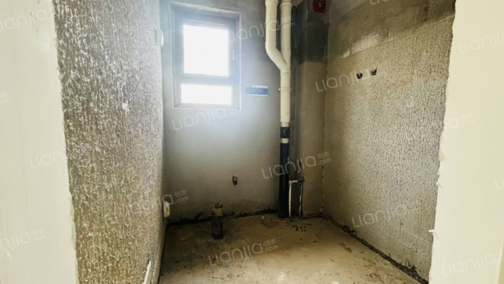 此房是下跃户型 房本满二 着急出售-卫生间B