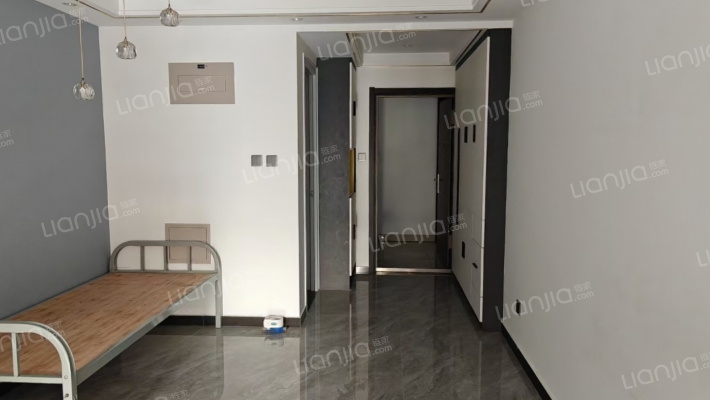 社区规模大 绿化高 幸福物业上市公司，24小时保安！-餐厅