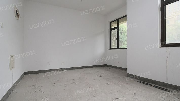 理想湾下叠拼带南北院子和地下室，带车位，位置安静-卧室D