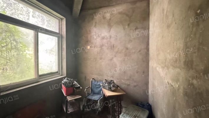 双拼别墅，房本满五唯一，户型好，宽敞通透，居住舒适-卧室A