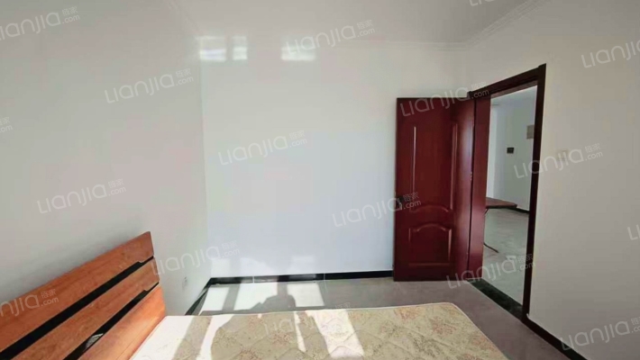 北京界三利中和城大两居精装，小区位置好门口838车站-卧室A