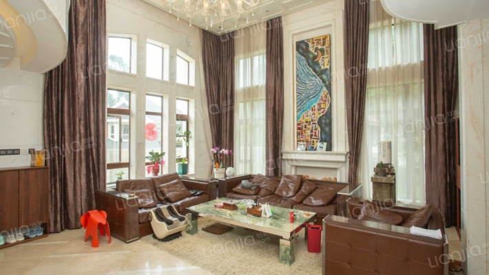 东方高尔夫别墅二-三期二手房实景图