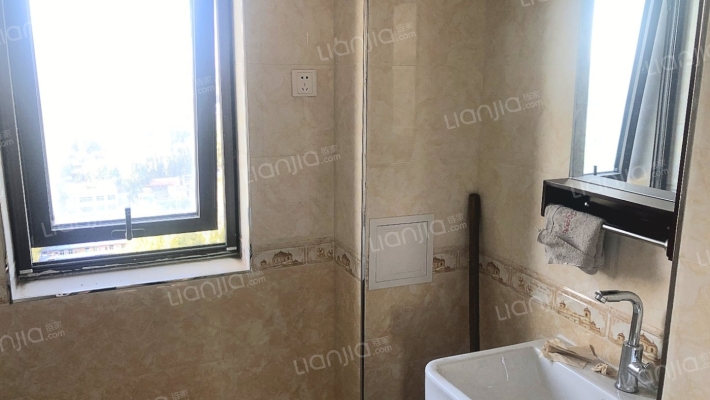 满二，南北通透两居，边户，精装修，高楼层-卫生间