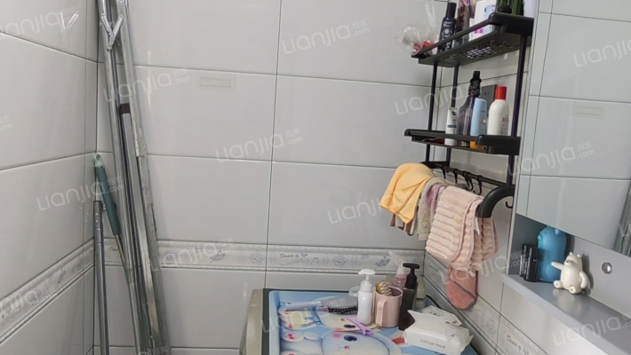 房本满二，税少，简装修，拎包入住，诚心出售-卫生间