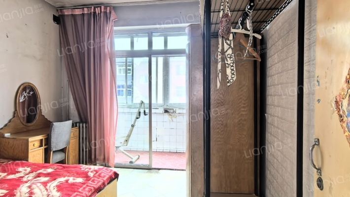 二康医院旁 南北通透两居户型 房本满五税费低-卧室A