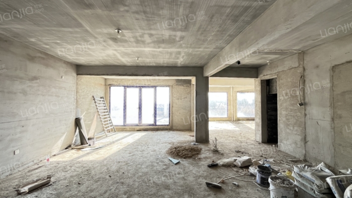 中拥蓝天下垅墅二手房实景图