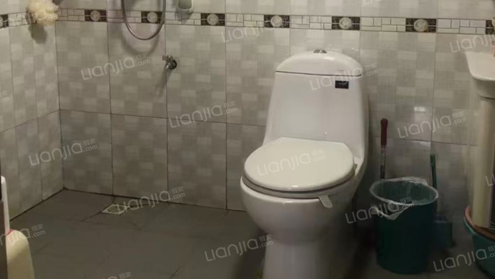 此房满五，电梯房，中间楼层交通便利-卫生间