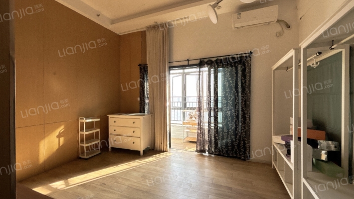 尚塬颐都汇二手房实景图