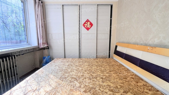 集中供暖  步梯一层 精装修小两居  户型很好满五唯一-卧室A