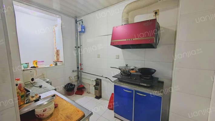 此房是全阳大两居，全天采光。客厅，卧室朝阳。-厨房