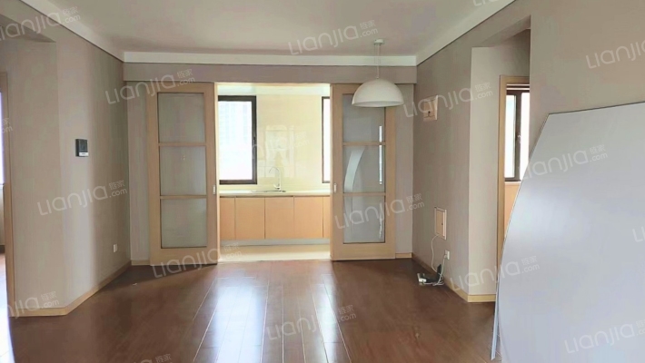 鸿坤F户型    精装修    中间楼层    随时看房-餐厅