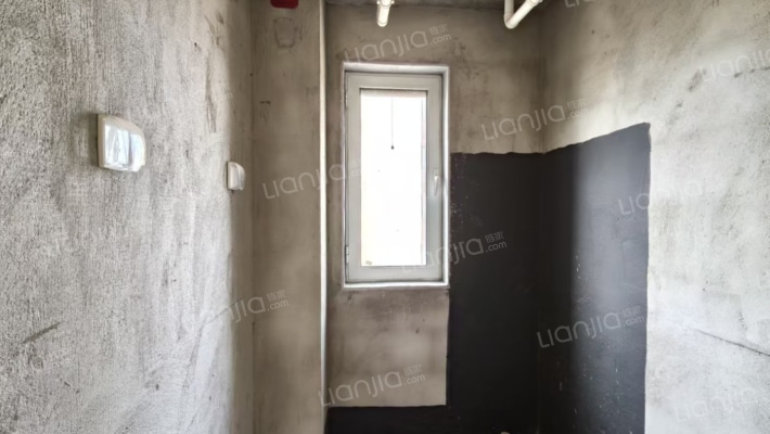 急售三得C区三阳开泰户型，毛坯满二，价格可叨-卫生间