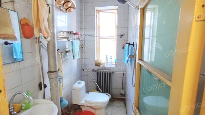 县府小区 2室1厅 南 北-卫生间