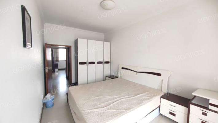 华阳路上楼龄新的板楼社区 一梯两户-卧室B