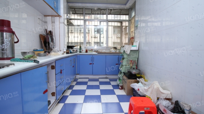 交通住宅小区  三室朝阳  户型方正  有证可以过户-厨房