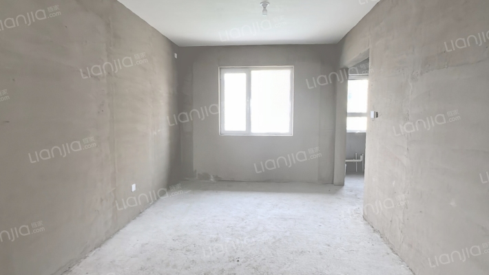 钻石商圈一层带院子钻石商圈去双语也方便-餐厅