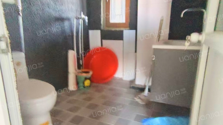 鸿坤理想尔湾新小区 带装修 房本在手-卫生间