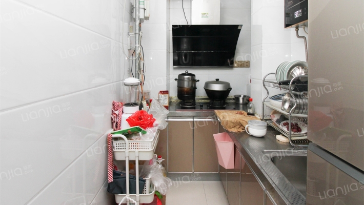 巴黎春天三室一厅交通便利 小区环境干净舒适 适合居住-厨房