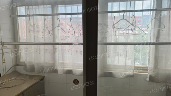 二康旁边，中间三层，生活方便，满五税费低-阳台