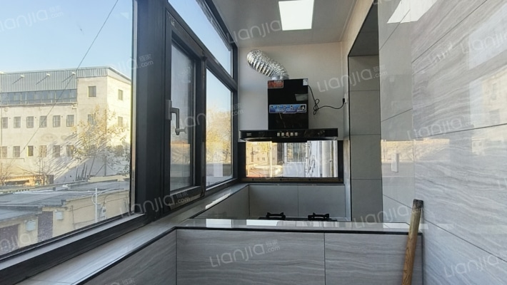 急售 南北通透 明厨明卫 采光无遮挡-阳台