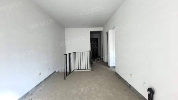 K2狮子城北区 4室2厅 南-客厅B