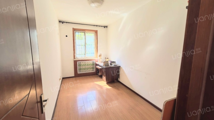 此房南北通双透格局好，自住装修-卧室C