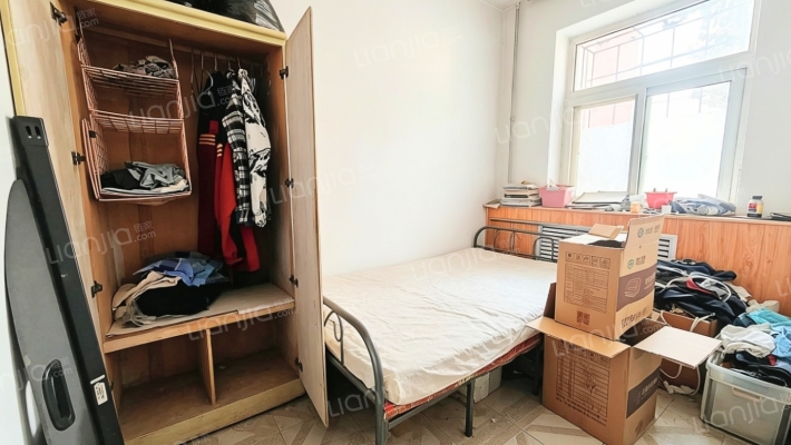 物探家属院 板楼一层 集中供暖 免费停车 出行购物便捷-卧室B