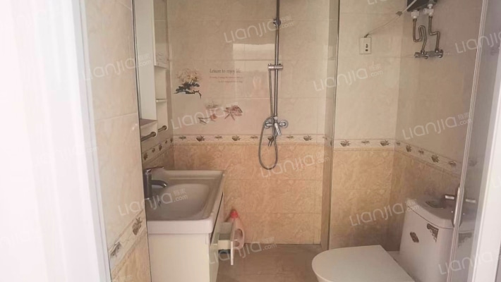 838沿线，70年大产权，集体供暖，房本满五唯一。-卫生间