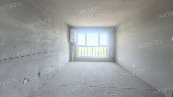 北京界三利中和城B区，南北通透大两居，位置好采光好-客厅