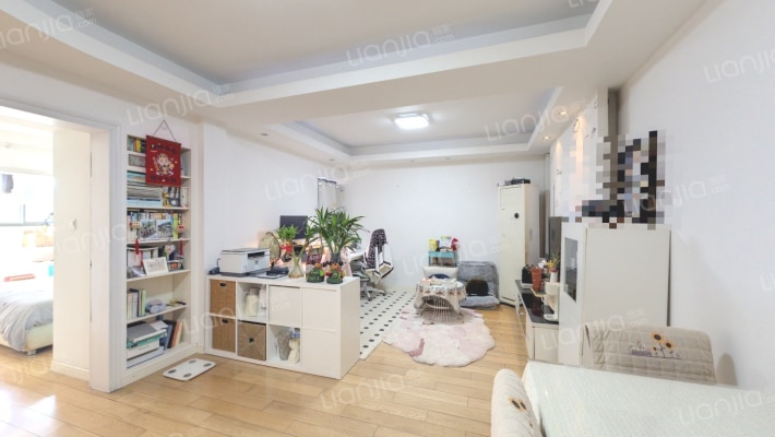 保利金爵公寓二手房实景图