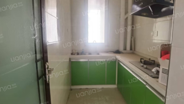 838沿线，70年大产权，集体供暖，房本满五唯一。-厨房