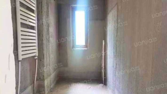 南北通透大三居，双卫，一层带院-卫生间B