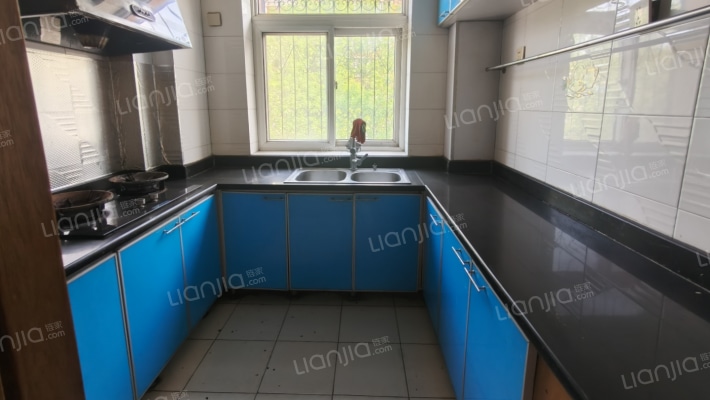 新府阳光，市中  心，满五唯一，距离二康400米-厨房