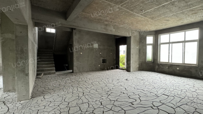 独栋别墅，房本满五唯一，户型好，宽敞通透，居住舒适-客厅A